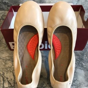 LIKE NEW Hush Puppies Nude Ballet Flats